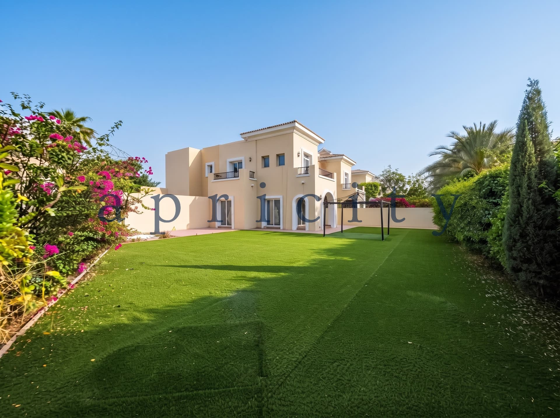 Vacant | Lake Backing | Large Garden